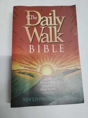 The Daily Walk Bible - Sunrise Cover (New Living Translation)